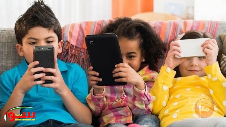 فرنسا تحظر وسائل التواصل لمن هم دون 15 عاماً