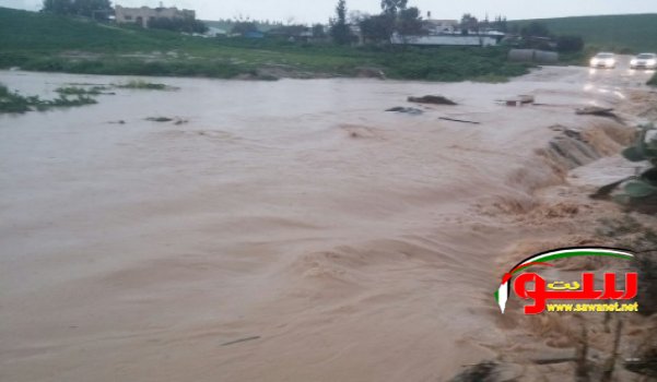 تغرق مياه الأمطار منطقة الزيادنة في النقب والمواطنون يواجهون صعوبة في التنقل | موقع سوا 