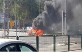 النيران تحرق سيارة خلال سيرها بالحي الشرقي في عكا | موقع سوا 