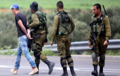 القوات الاسرائيلية تعتقل 12 مواطنا بالضفة الغربية | موقع سوا 
