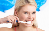 الأخطاء الشائعة حول كيفية تنظيف الأسنان | موقع سوا 