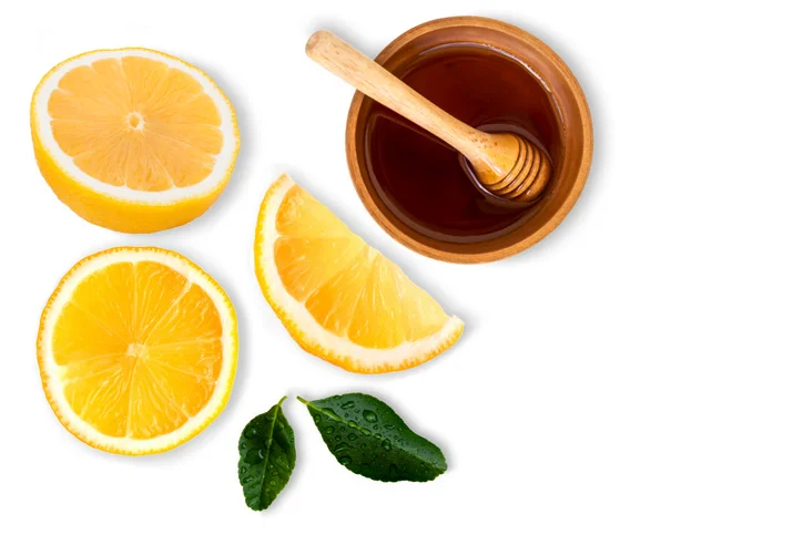 للبشرة الدهنية: طبّقي ماسك العسل مع الليمون | موقع سوا 
