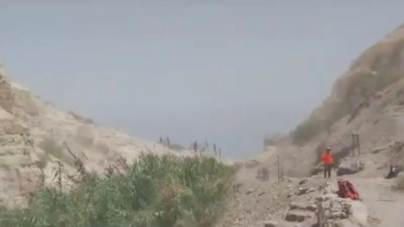 وفاة و15 جريحا بانهيار صخري في محمية عين جدي قرب البحر الميت | موقع سوا 