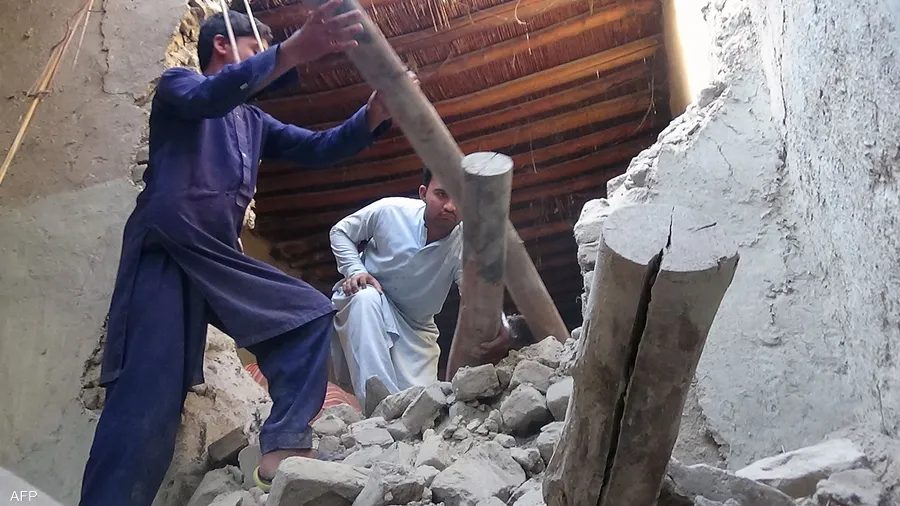 زلزالان مزدوجان يضربان غرب أفغانستان ويخلفان 26 قتيلا. | موقع سوا 